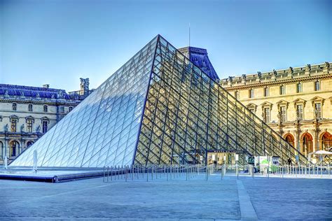 how to say the louvre.